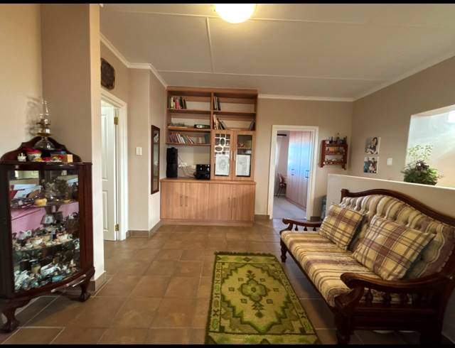 4 BEDROOM HOUSE FOR SALE IN DIAZ BEACH